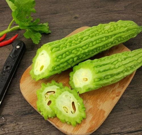 杏瓜用不用去皮吃呀视频,杏瓜去皮还是不去皮食用？视频揭秘！