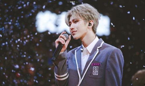 蔡徐坤路人吃瓜视频,揭秘明星私生活幕后真相