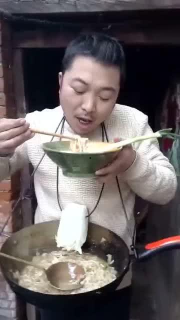 快到碗里吃瓜视频,揭秘热门视频背后的趣味故事